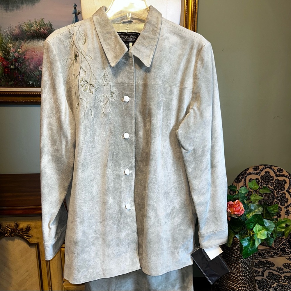 Terry Lewis Light Green Mid Length Suede Floral Embroidered Shirt Jacket NWT